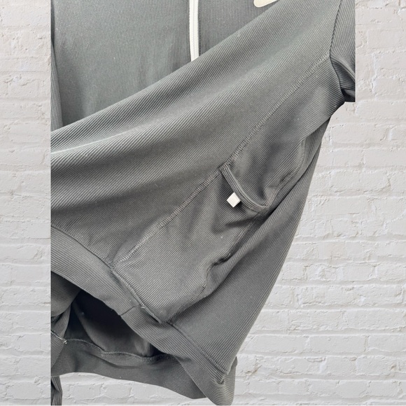 Nike Dri-Fit Element half-zip - Picture 6 of 9